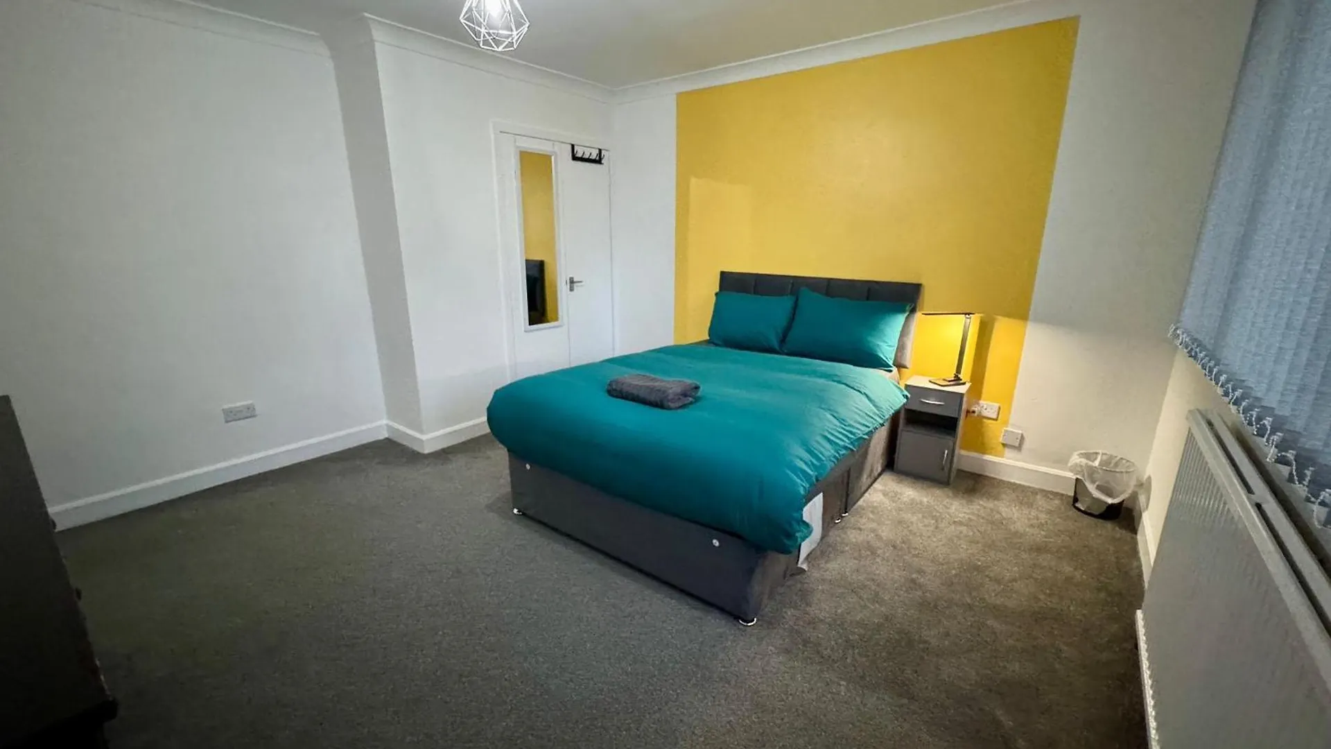 Broughty Ferry, Price Match Gaurantee, 4 Bed House, Great For Contractors, Fully Equipped, Private Parking, Easy Ring Road Access, Minimum 90 Nights Bookings Only - Ask Sunrise Short Lets Dundee - Long Term Rates Available At Sunrise Short Lets Dunde Holiday home