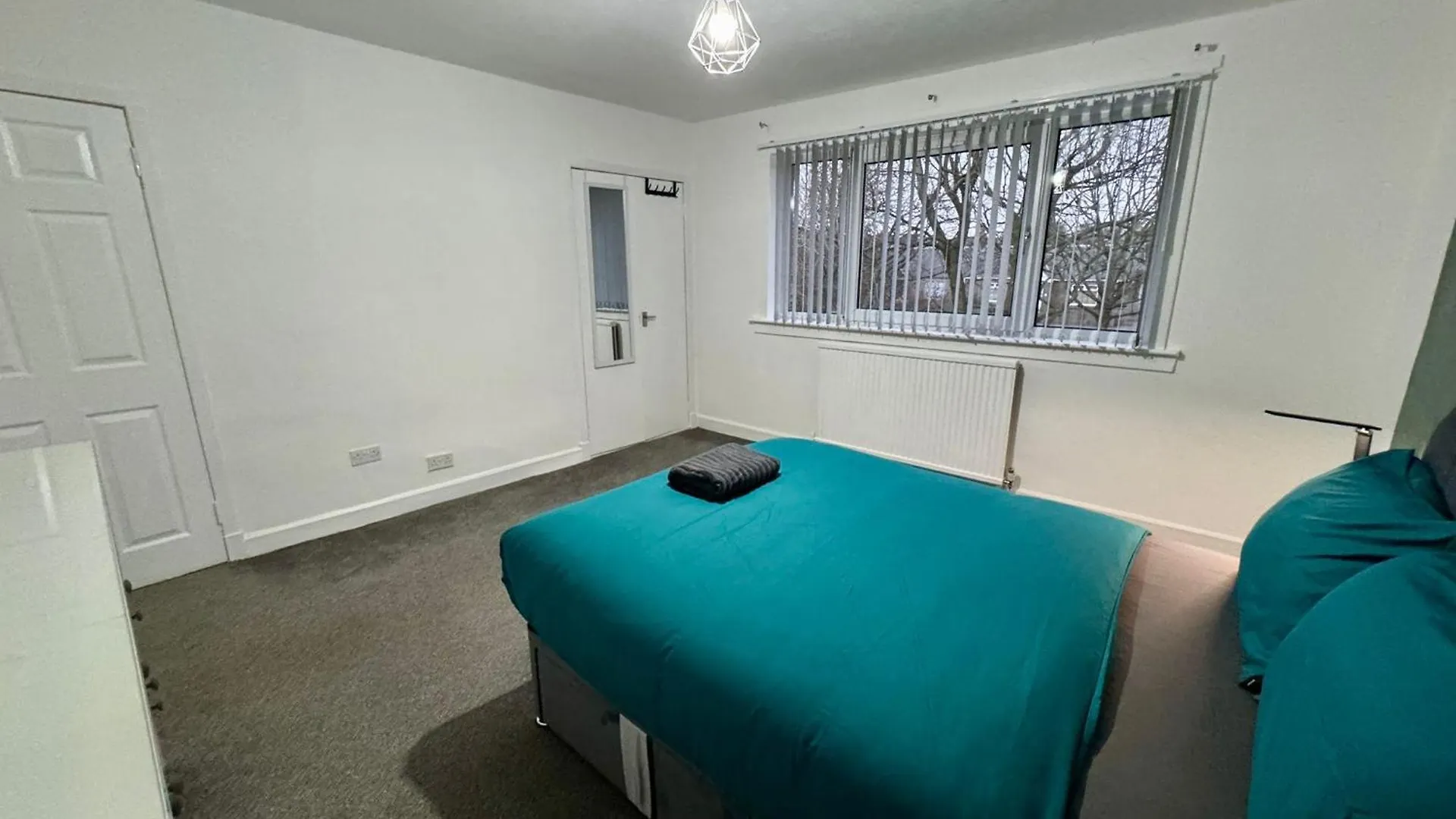 Holiday home Broughty Ferry, Price Match Gaurantee, 4 Bed House, Great For Contractors, Fully Equipped, Private Parking, Easy Ring Road Access, Minimum 90 Nights Bookings Only - Ask Sunrise Short Lets Dundee - Long Term Rates Available At Sunrise Short Lets Dunde United Kingdom